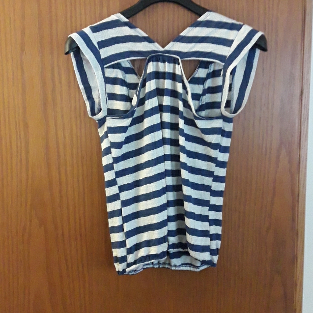 Top - Picture 2 of 2